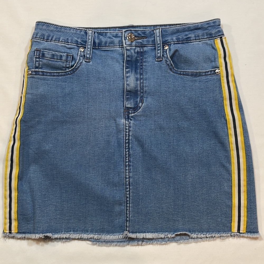 GUESS DEMMIE SIDE STRIPE MINI SKIRT | size Small